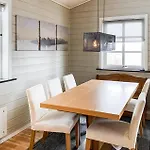 בית נופש Amazing Home In Midsund With Wifi Misund