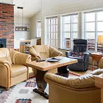 Amazing Home In Midsund With Wifi 펜션