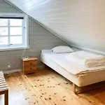 Amazing Home In Midsund With Wifi *